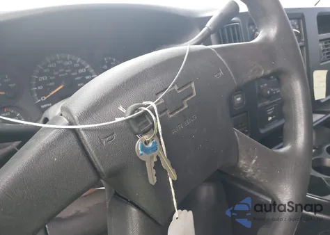 2005 Chevrolet Express G3500 from USA, damaged, VIN 1GCHG35U851202808